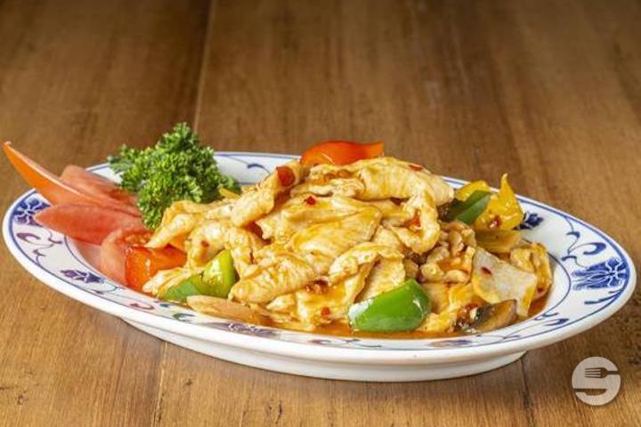 38. Chicken Rice with Red Curry - Rong Town