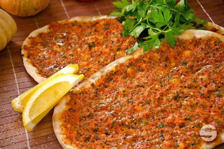 Lahmacun Assiette - Ali's Pizza & Kebab