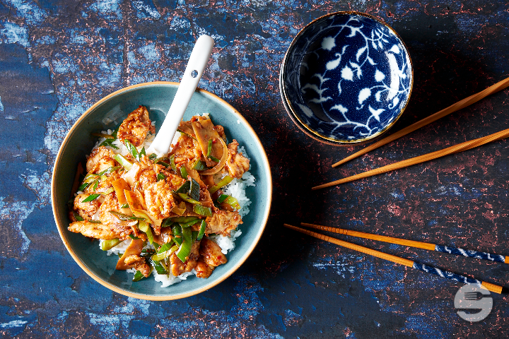 681. Chicken Meat Fried in a Chinese Style Satay Sauce Served on a Sizzling Platter - Lemon Grass