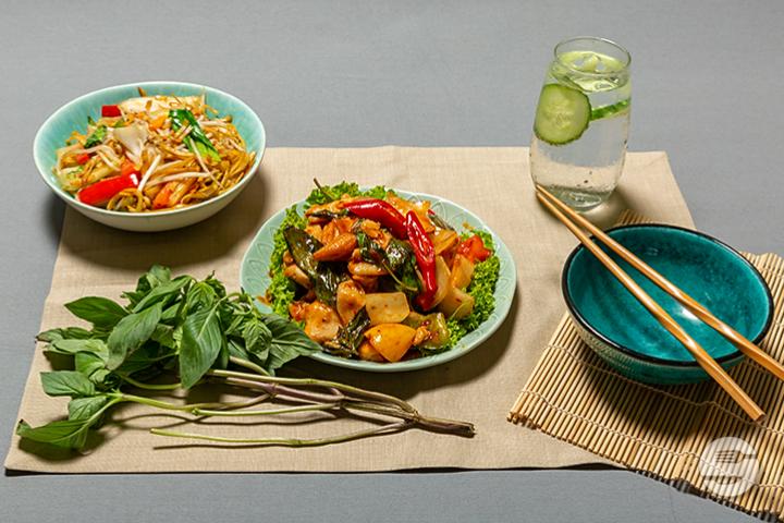 831. Chicken with Basil, Chili and Green Pepper Thai Style - Lemon Grass