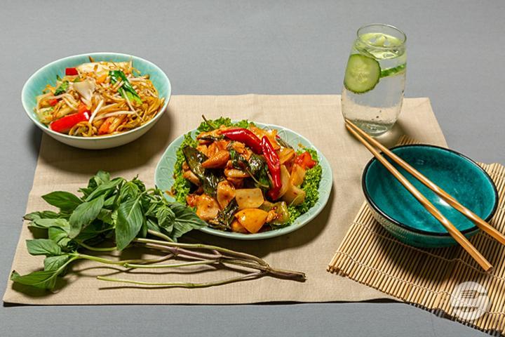 833. Beef with Basil, Chili and Green Pepper Thai Style - Lemon Grass