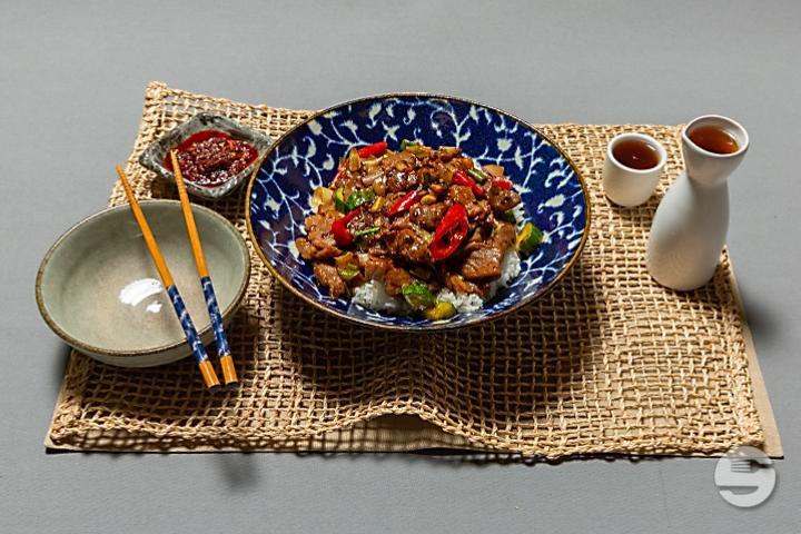 51. Gebratenes Rindfleisch mit Zwiebeln - Scent of Bamboo Luzern