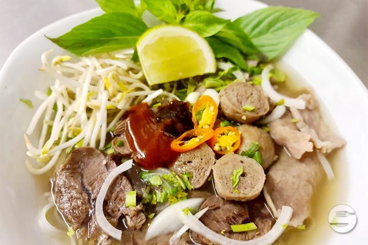 Phở Bò - original Vietnamese noodle soup with ribbon rice noodles - Kim Ngoc Take-Away