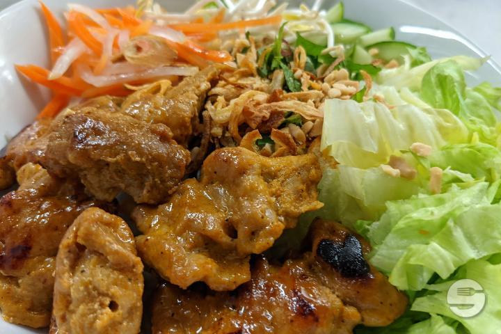 Sour hot sauce with beef - Kim Ngoc Take-Away