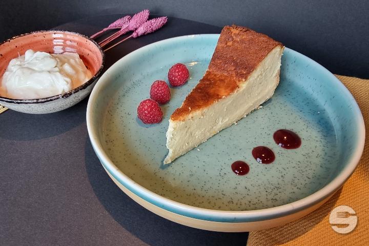 KÄSEKUCHEN - Völlerei