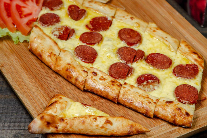 Pide mit Salami - Nan Take Away Restaurant