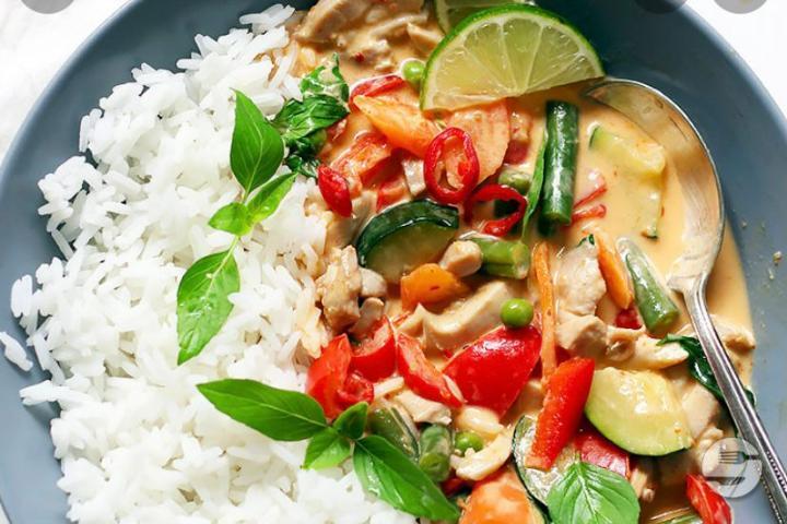 Red Thai curry chicken - Royal Asia Spice