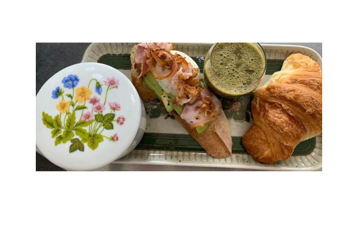 Formule tartine (à l'huile olive ail) oeuf bacon & croissant - Montfalcon
