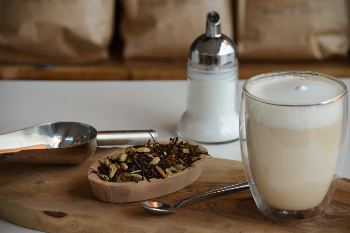 Latte chaï BIO parfumé au sirop bio cardamome - Montfalcon
