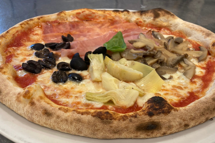 Pizza Quattro stagioni - Pizzeria Ideal