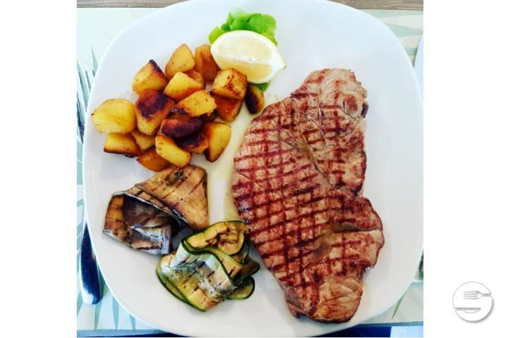 Entrecôte di Cavallo con patate fritte - Ristorante Pizzeria del Ponte