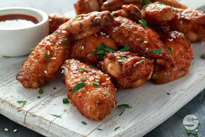 S11. Spicy Chicken Wings with Garlic - Hong Kong City