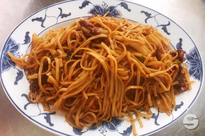 90. Fried Noodles with chicken, or beef,or shrimps - Hong Kong City