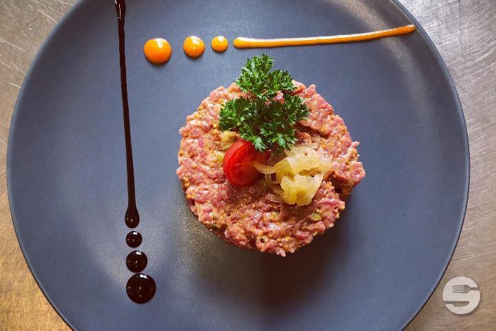 Tartar with Cognac - Restaurant des Tunnels