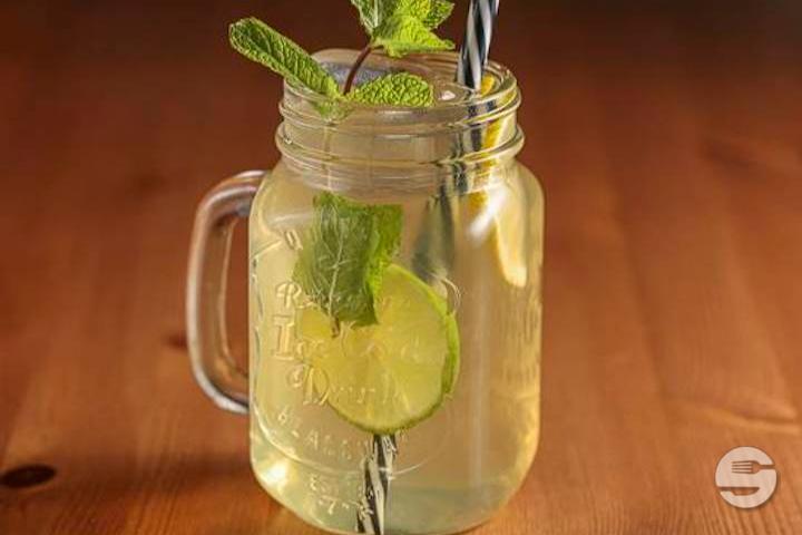 Lemon and Mint Iced Tea - Restaurant des Tunnels