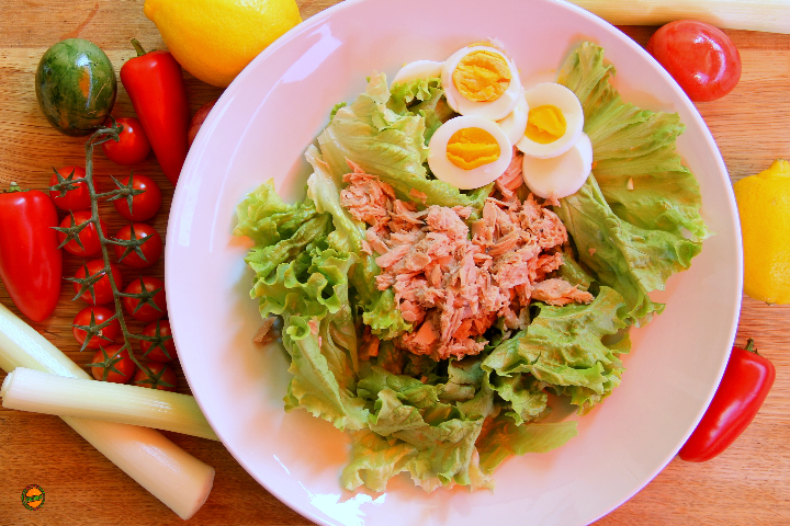 GREEN TUNA SALAD - JUICY BEEF BURGER