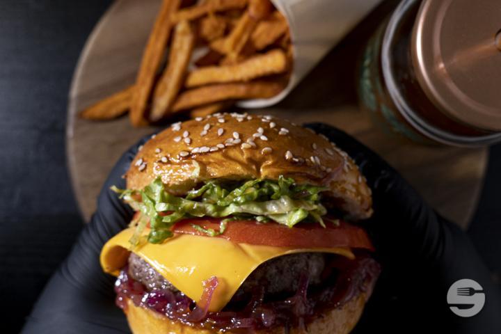 The Classic Honey - So Chic Burger