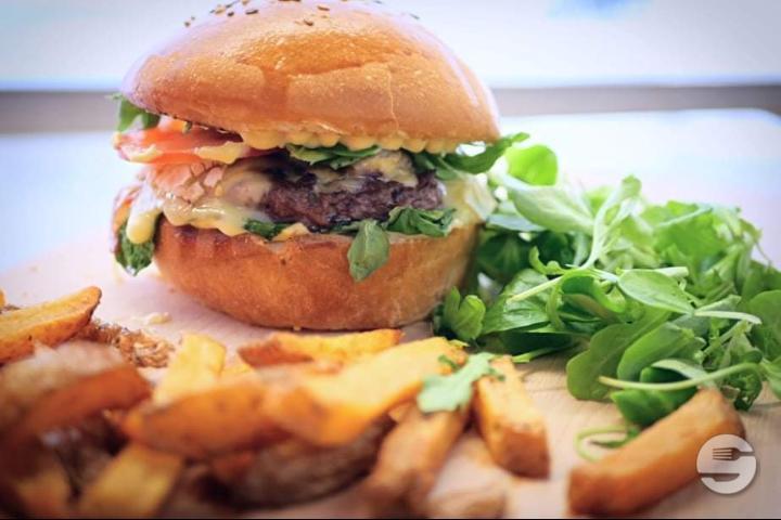 Burger Local - J&M Burger