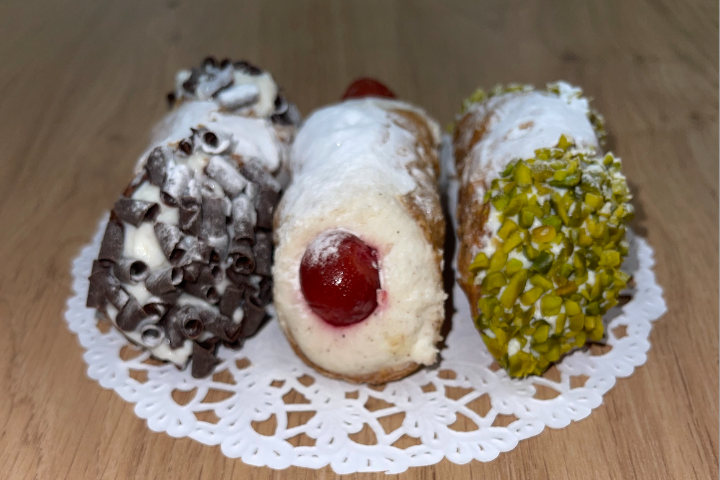 Homemade Cannoli di Sicilia - Pizzeria Cocco