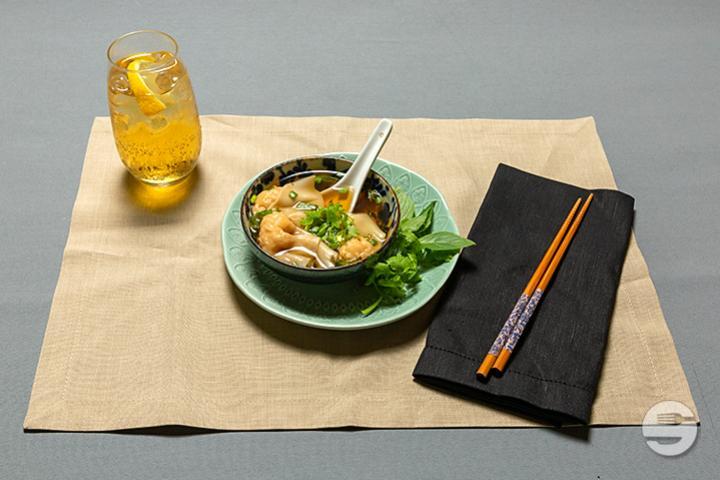 2. Wantan soup (shrimp) - Suan Long Altstetten