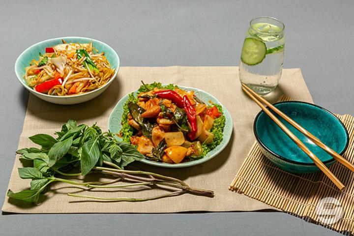 461. Chicken with basil and chili Cambodian style - Suan Long Altstetten