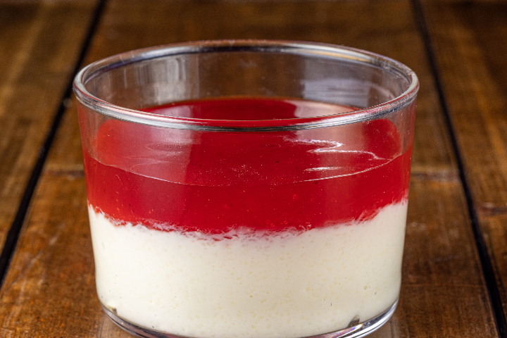 Panna Cotta Vanille et coulis de Fraise Vegan. Sans gluten - Blaqk Pizza