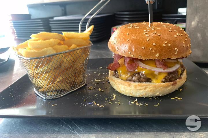 Menu Burger 3 Fromages et Frites - Big one Burger Aigle