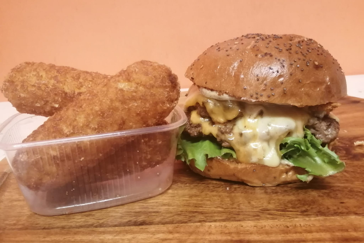 Raclette-Pepper-Chili Burger-Box - Burger & Co