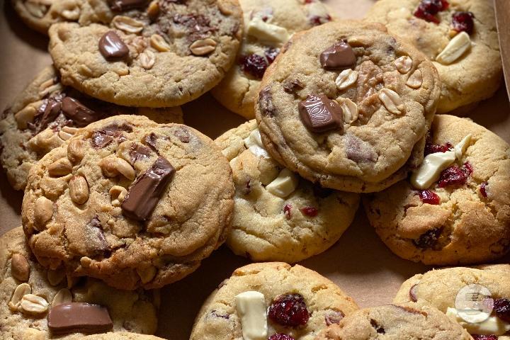 Cakey Box - 12 cookies - Cakey Cookies