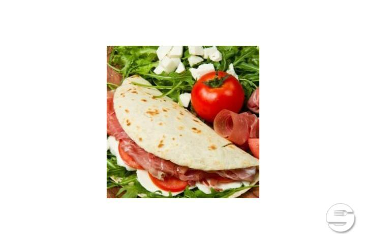 Sandwich with cooked ham, scamorza cheese, fresh tomatoes and rocket salad - Posca Vini