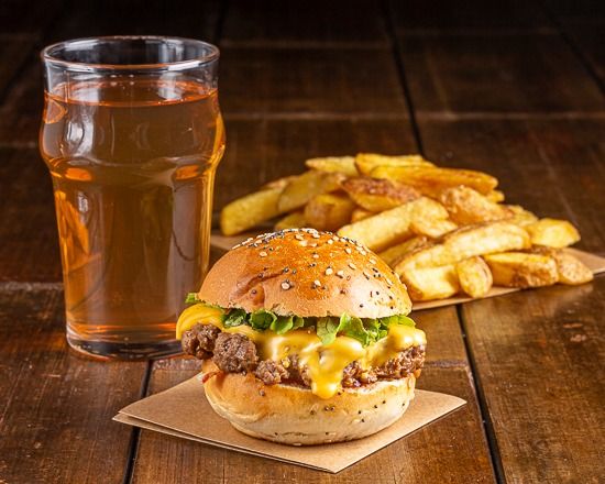 MENU JUNIOR BEEF'N'CHEESE - Holy Cow! Gourmet Burger Co.