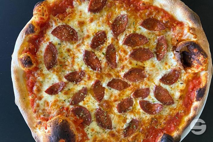 Pizza Salami - Pizza Fulmine Basel