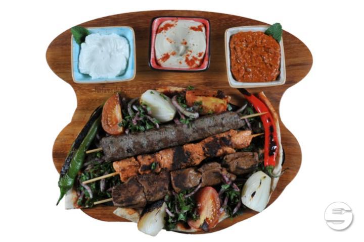 Assiette de Trois Brochettes Mixte - Parfums de Beyrouth Grill