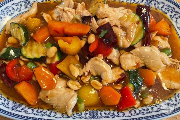 Gongbao Chicken (scharf) - Jacky's Wok
