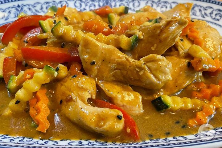 Chicken Bangkok (leicht scharf) - Jacky's Wok