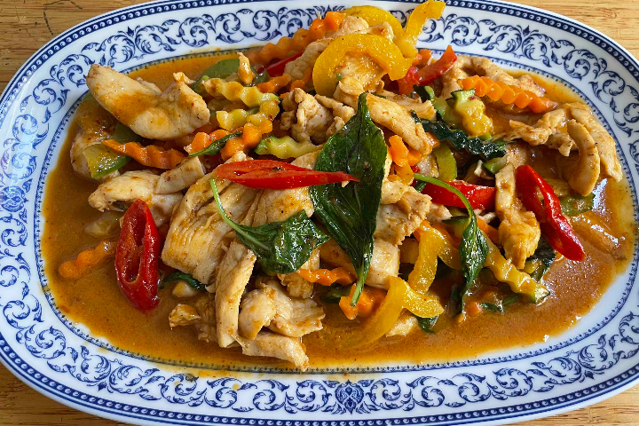 Red Curry basil Chicken (sehr scharf) - Jacky's Wok