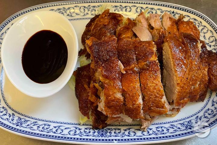 Red Curry Crispy Duck (scharf) - Jacky's Wok