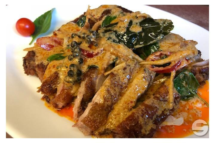 Red Curry Crispy Duck (scharf) - Jacky's Wok