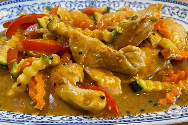 Panaeng Curry Chicken (scharf) - Jacky's Wok