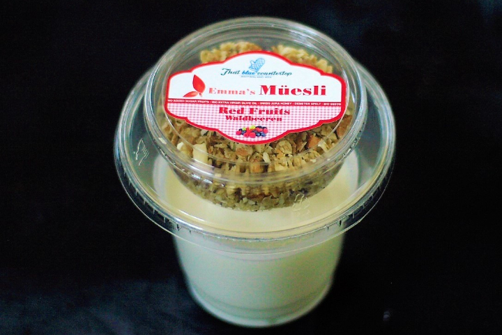 Yogurt mit Emma´s Müesli Klassiker – Waldbeeren - Emma's Müesli & Cakes Basel