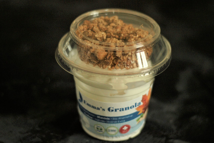 Yogurt mit Emma´s Granola - Emma's Müesli & Cakes Basel