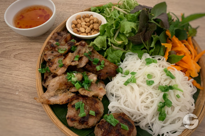 Vermicelles avec Boulettes de Porc Grillé (Bun Cha Hanoi) - Miss Saigon