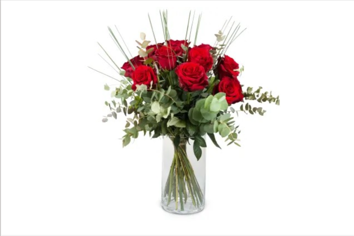 Bouquet de 7 roses rouges avec verdure