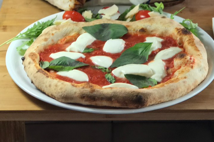 Pizza Bufalina Rossa - Pronto Pizza