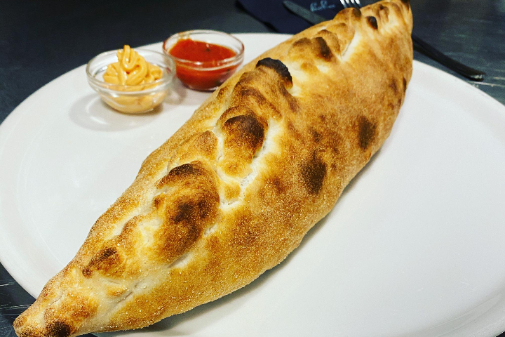 Calzone Bufalina Bianca - Pronto Pizza
