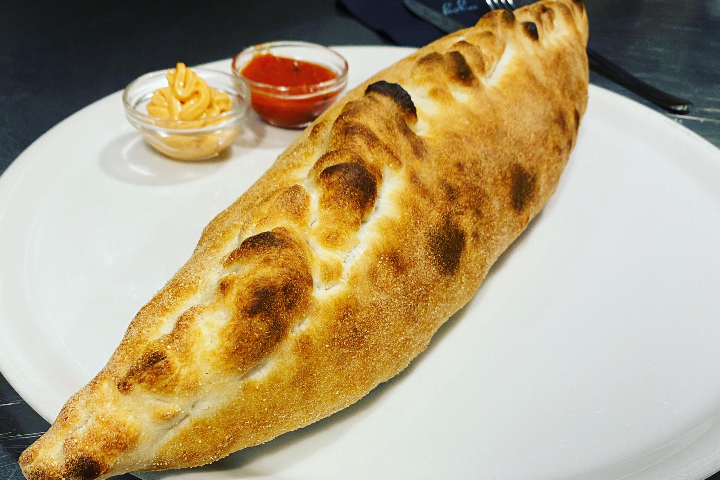 Calzone Chicken Teriyaki - Pronto Pizza