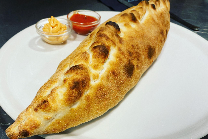 Calzone Tirolese - Pronto Pizza