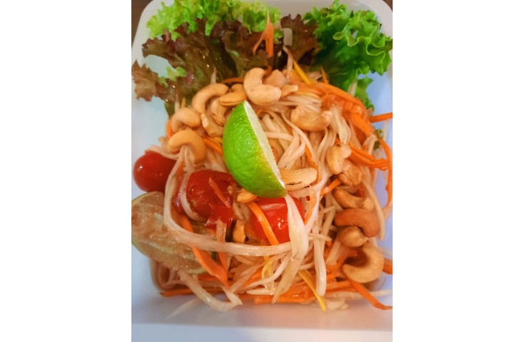 09. Green Papaya Salad Thai Style - KIN-D Thai Take Away