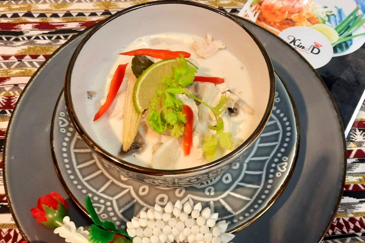 20. Chicken soup with Coconut Milk 🍲 - KIN-D Thai Take Away