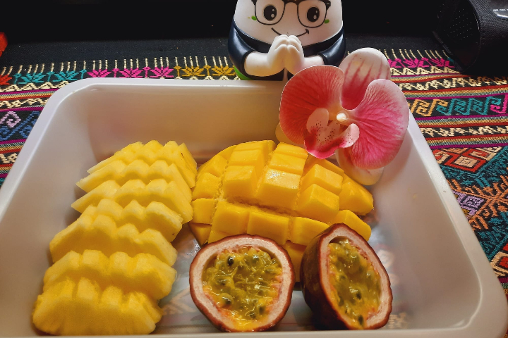 38. Fresh Fruit Mix 🥭💛 - KIN-D Thai Take Away